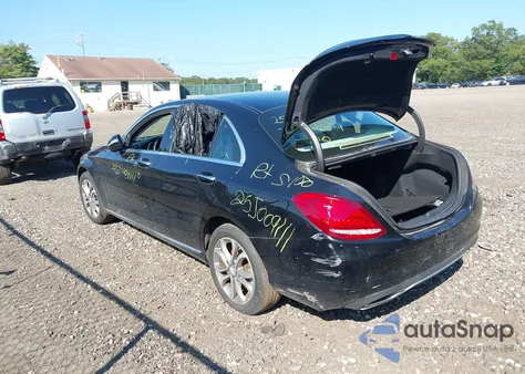 2015 Mercedes-Benz C 300 4Matic из США, поврежденный, VIN 55SWF4KB9FU034252